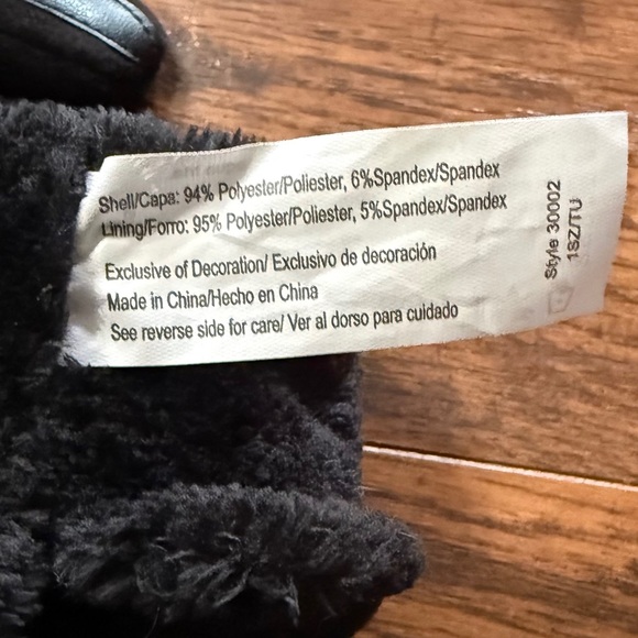 Isotoner Water Repellant Fleece Touchscreen Gloves, Black with Palm Patch - Picture 7 of 8